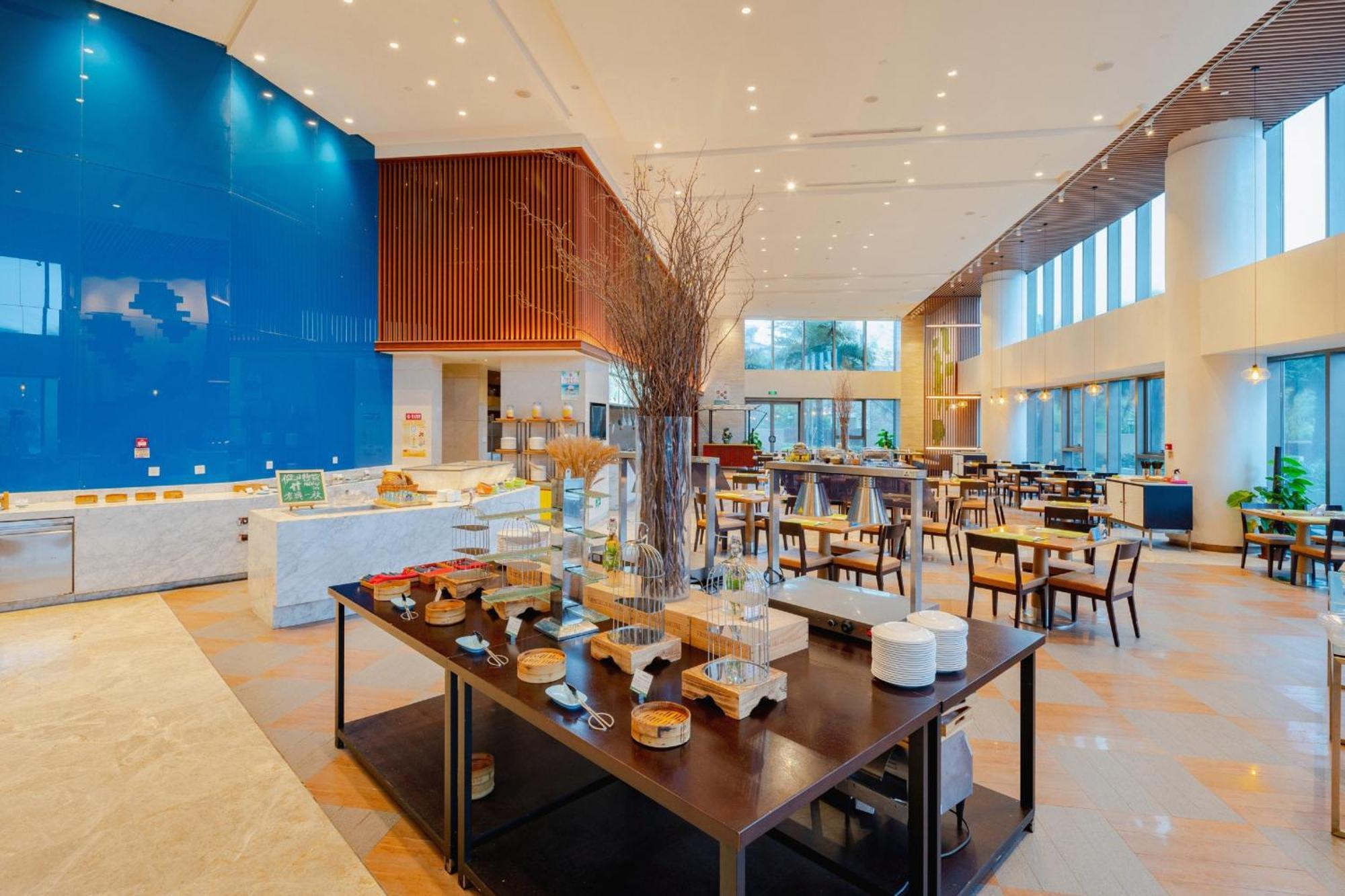 Holiday Inn Haikou West Coast By Ihg Exterior photo